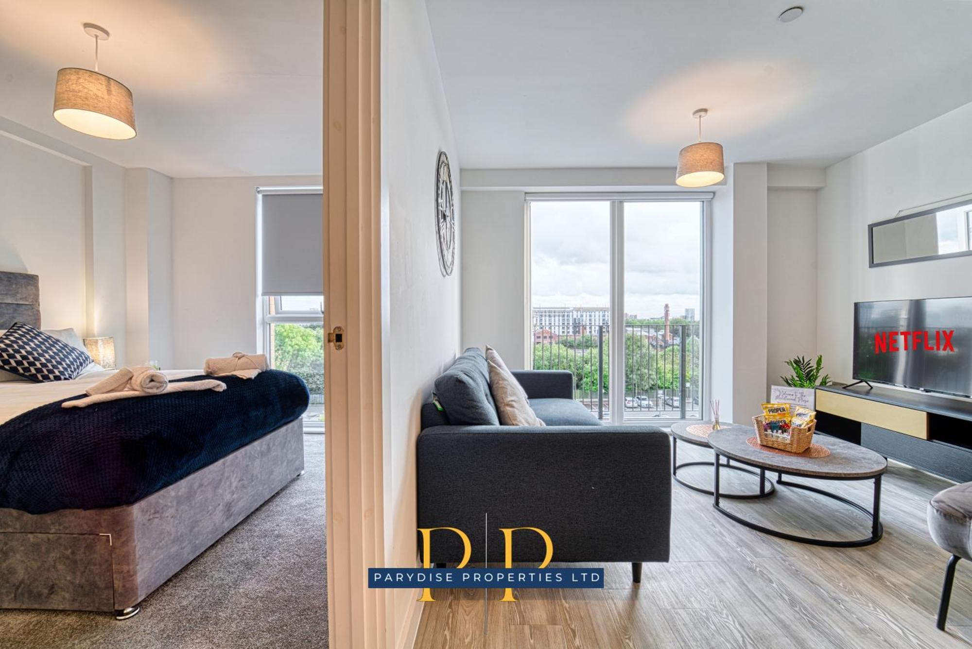 The Middlewood Plaza Suite - By Parydise Properties - Business Or Leisure Stays, Central Location, Sleeps 4, Salford مانشستر المظهر الخارجي الصورة