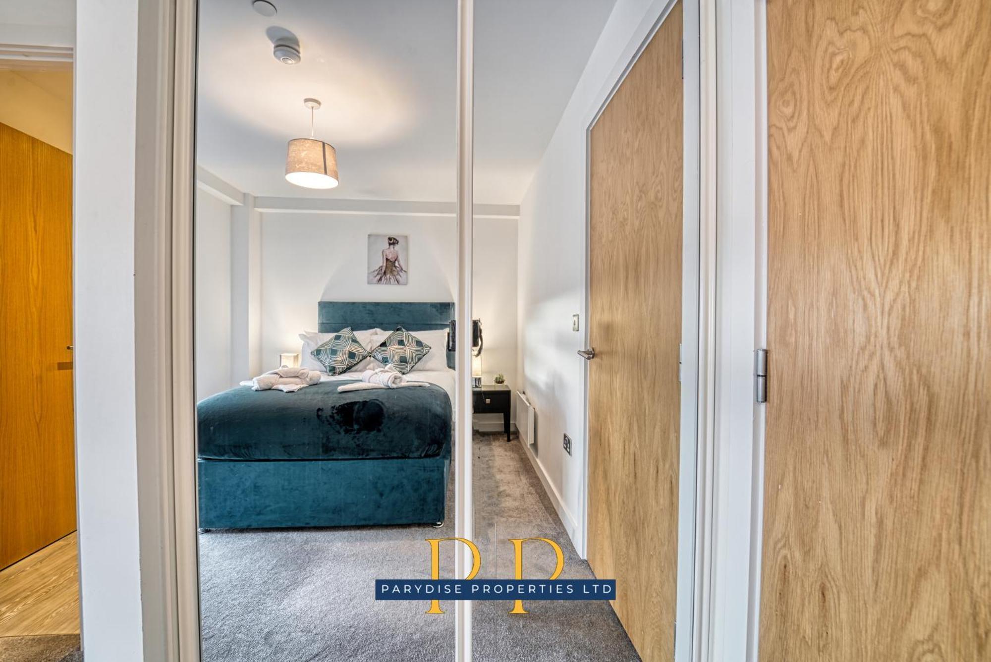 The Middlewood Plaza Suite - By Parydise Properties - Business Or Leisure Stays, Central Location, Sleeps 4, Salford مانشستر المظهر الخارجي الصورة