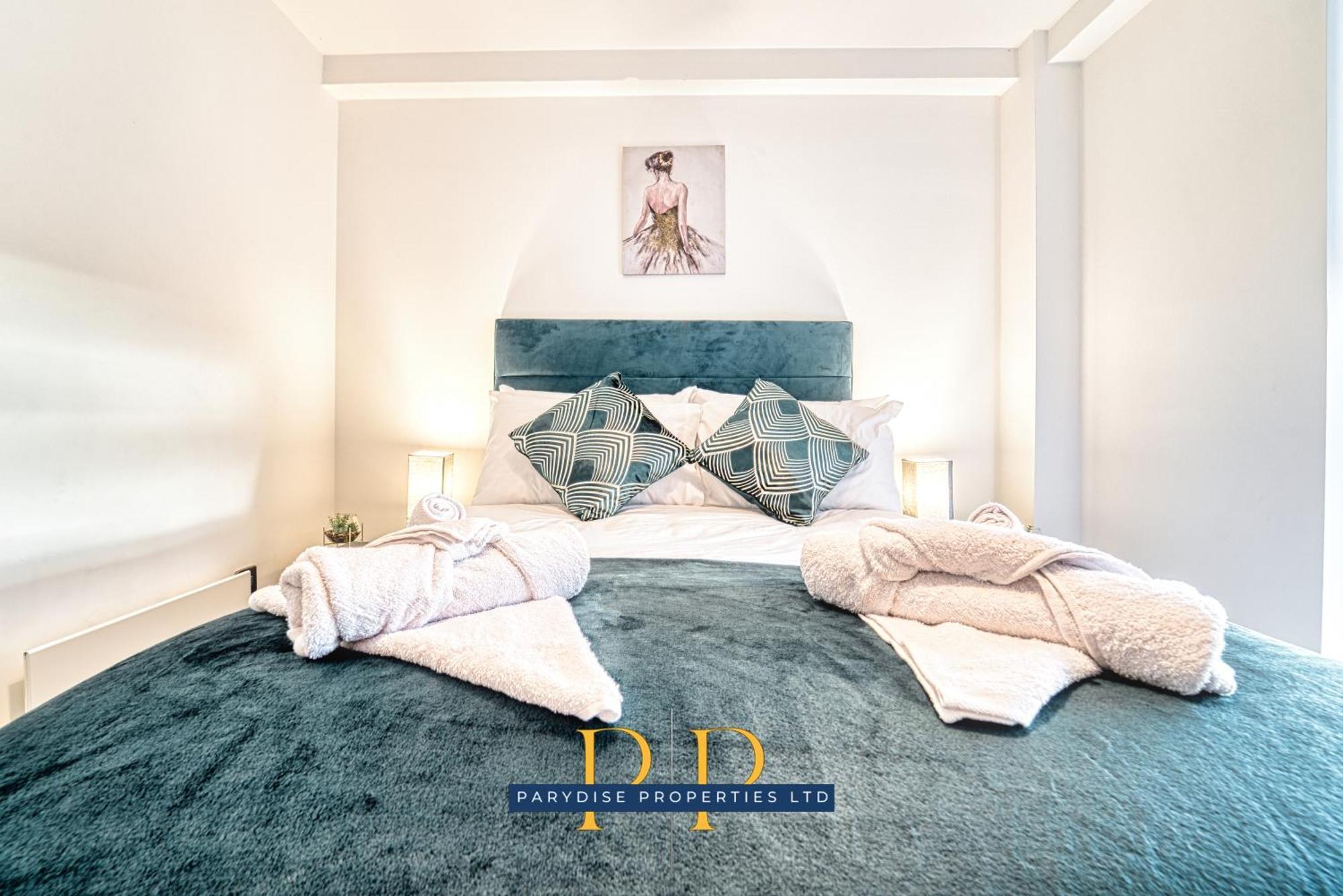 The Middlewood Plaza Suite - By Parydise Properties - Business Or Leisure Stays, Central Location, Sleeps 4, Salford مانشستر المظهر الخارجي الصورة